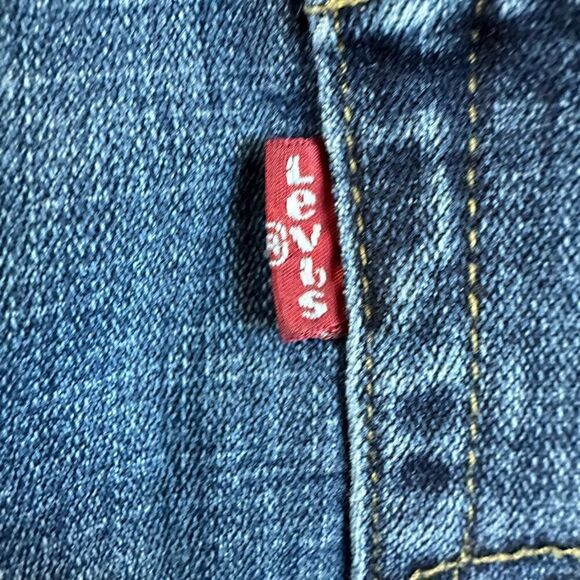 EUC Levi’s Women’s Boyfriend Jeans - Picture 6 of 12